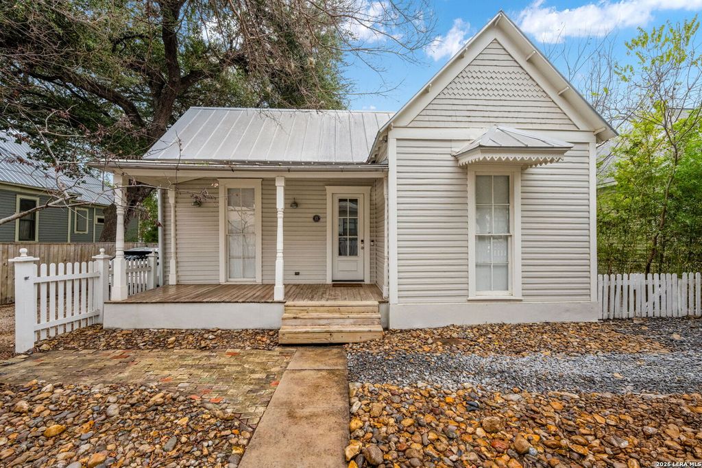 Photo of 906 E CARSON ST, San Antonio, TX 78208 (MLS # 1944043)