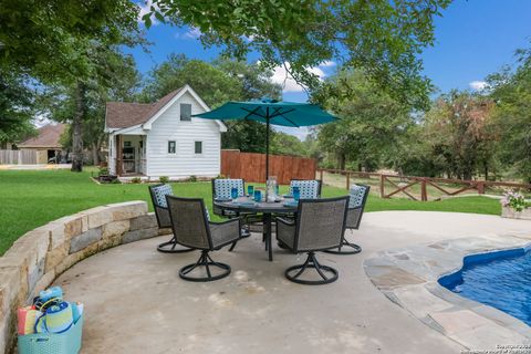 A home in Floresville