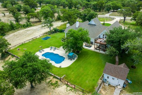 A home in Floresville