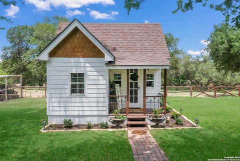 A home in Floresville