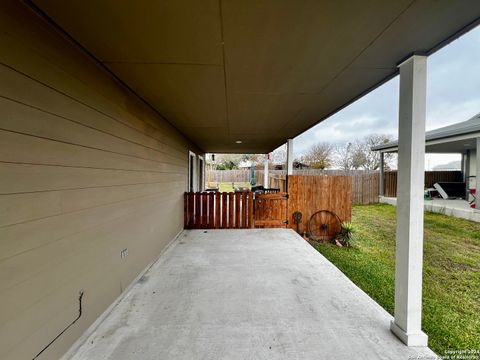 A home in Karnes City