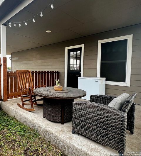 A home in Karnes City