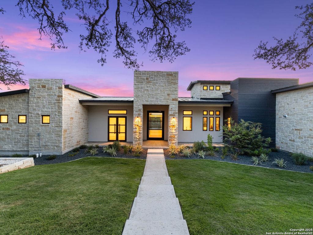 Photo of 2018 Paradise Pkwy, Canyon Lake, TX 78133 (MLS # 1887653)