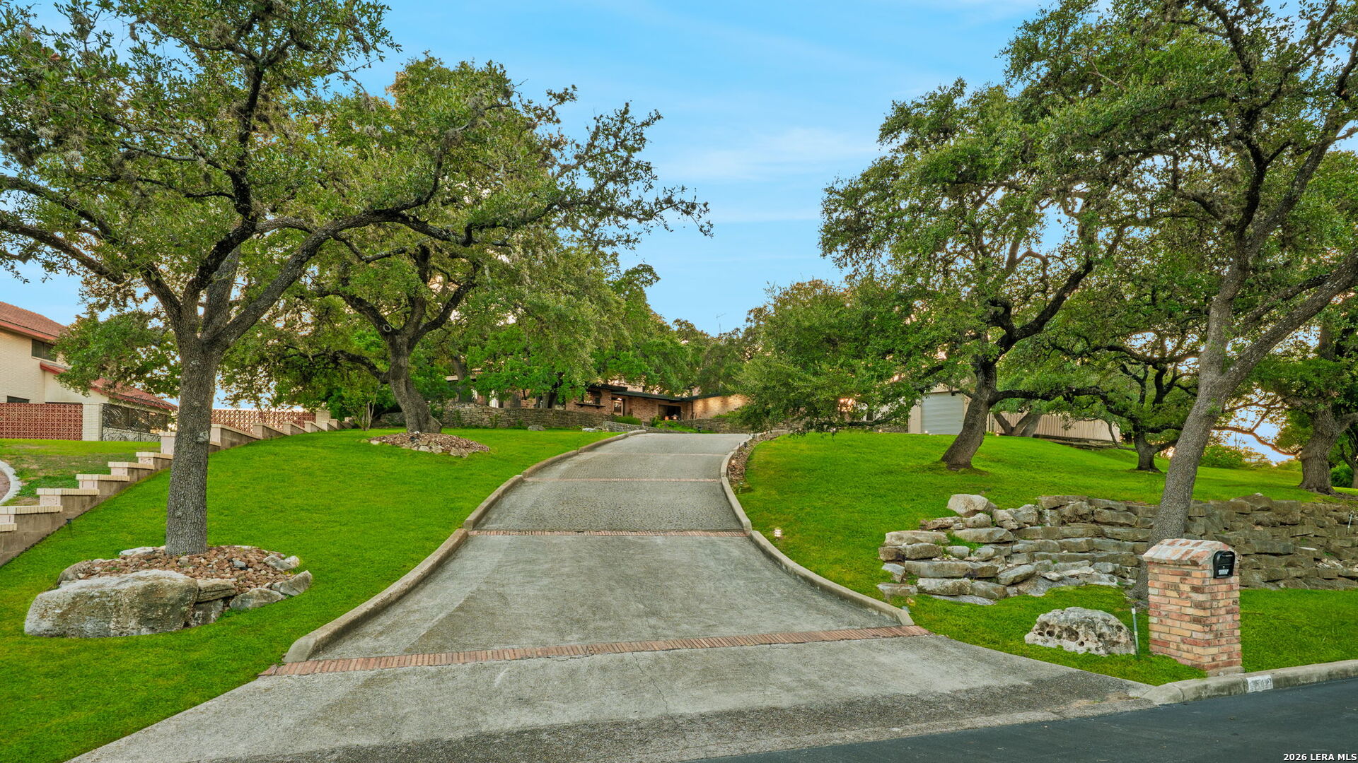 7142 Oakridge