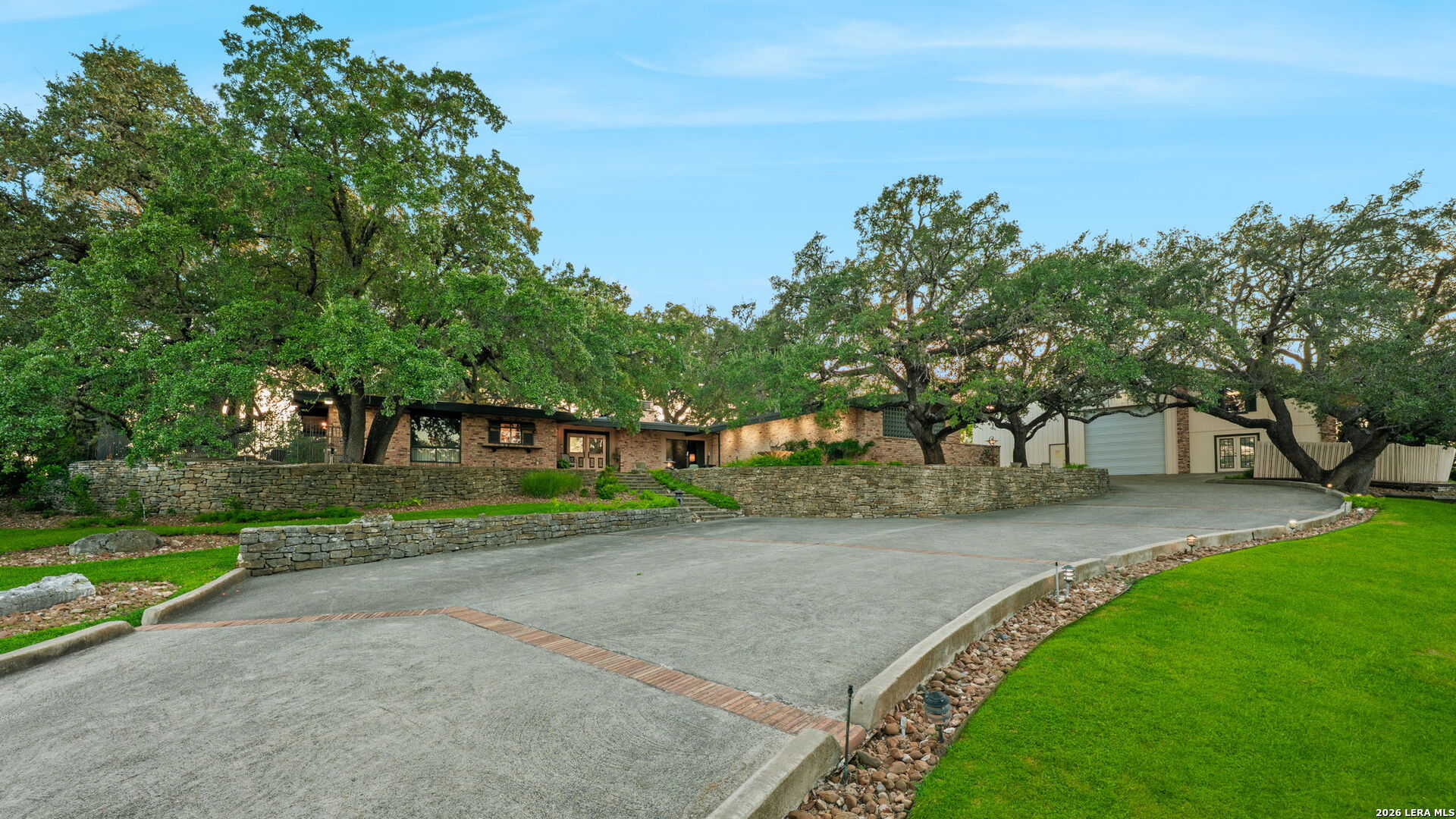 7142 Oakridge