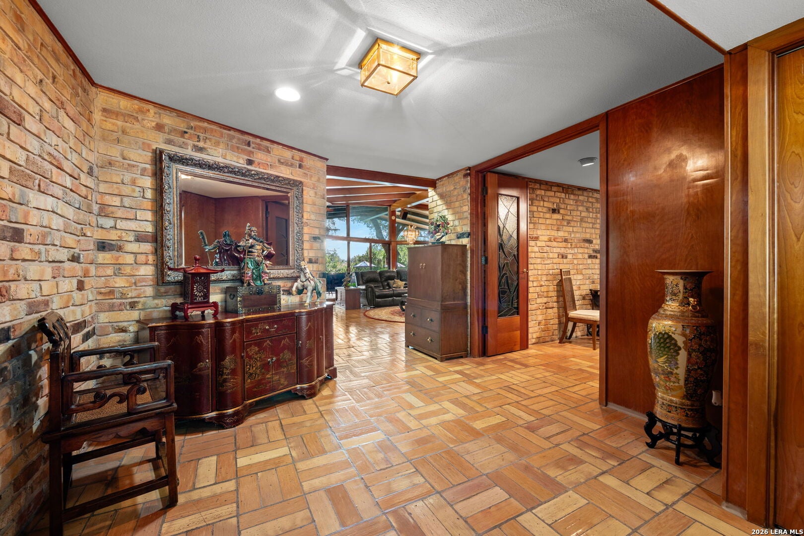7142 Oakridge