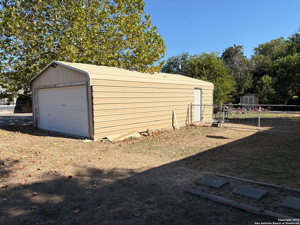 Photo of 1022 Plateau Rdg, New Braunfels, TX 78132 (MLS # 1918659)