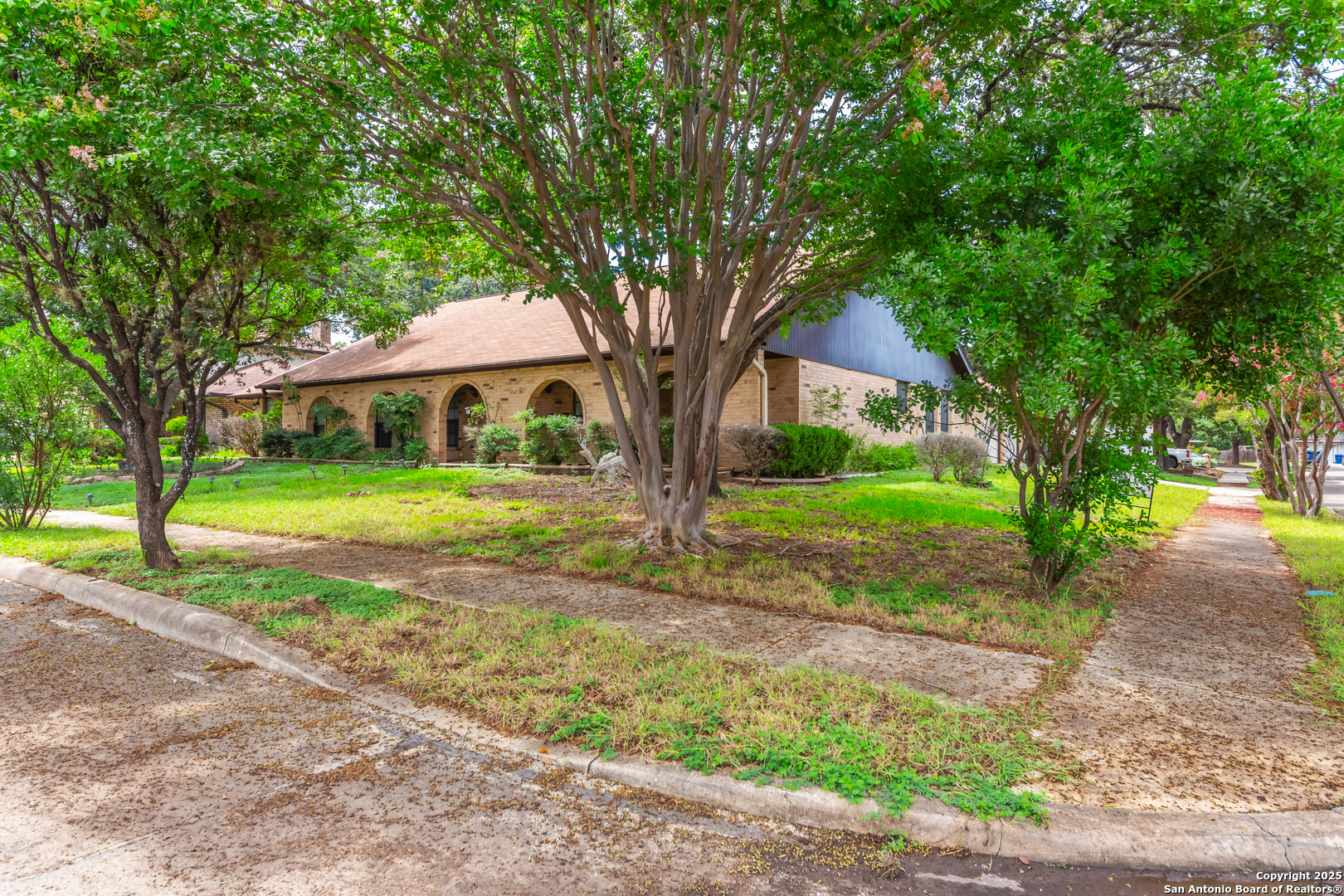 8902 Hetherington