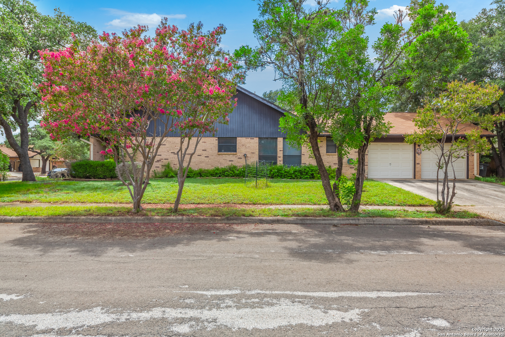 8902 Hetherington