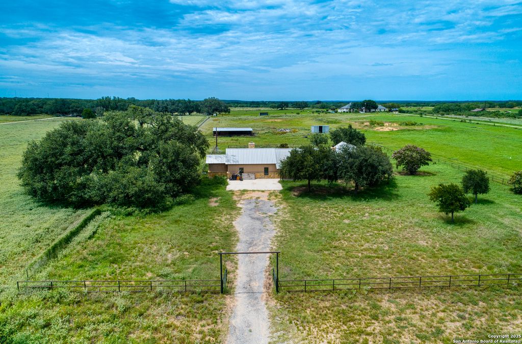 Photo of 870 County Road 761, Devine, TX 78016 (MLS # 1886286)