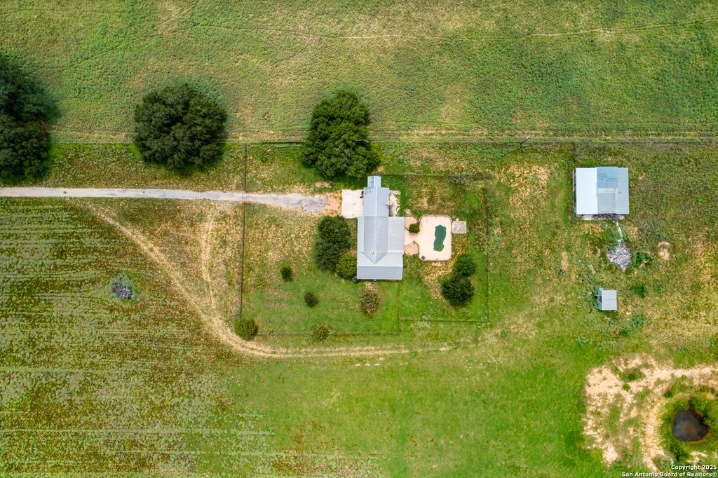 Photo of 870 County Road 761, Devine, TX 78016 (MLS # 1886286)