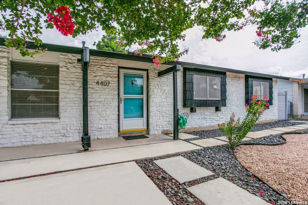 Photo of 4407 Sun Vista Ln, San Antonio, TX 78217 (MLS # 2003165)
