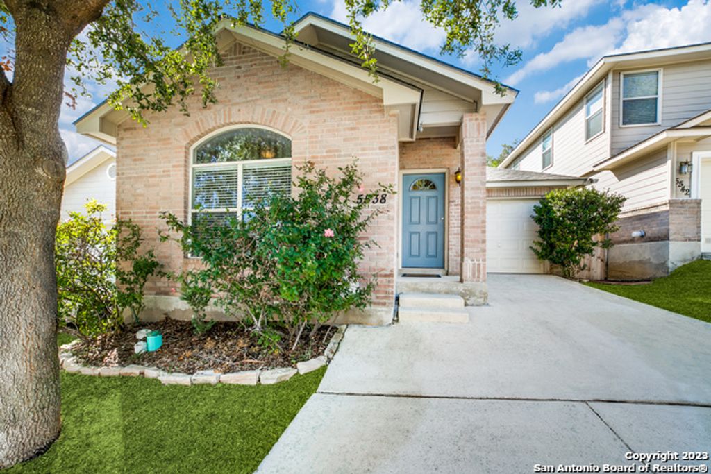Photo of 5538 PAINTER GRN, San Antonio, TX 78240 (MLS # 1973447)