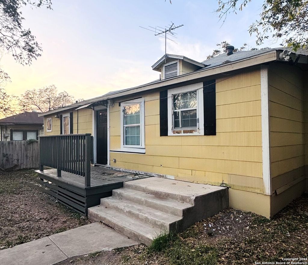 Photo of 248 CLIFFORD CT 102 #102, San Antonio, TX 78210 (MLS # 1925011)