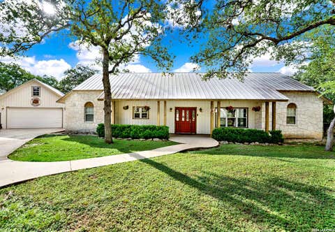 Property photo of 181 Settlers Cir, Bandera, TX 78003