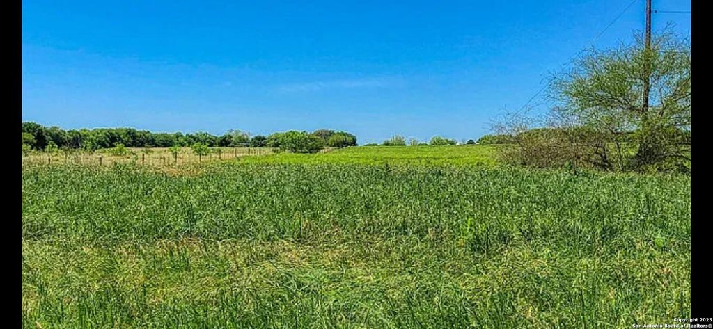 Photo of 160 N 1st ST, Floresville, TX 78114 (MLS # 1847017)