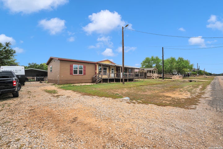 Photo 1 of 18 — 592 Private Road 1510, Bandera, TX 78003