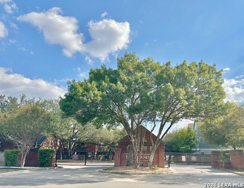 Photo of 7930 Roanoke Run 606 #606, San Antonio, TX 78240 (MLS # 1951116)