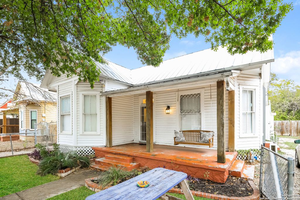 Photo of 823 W Euclid 4 #4, San Antonio, TX 78212 (MLS # 1925982)