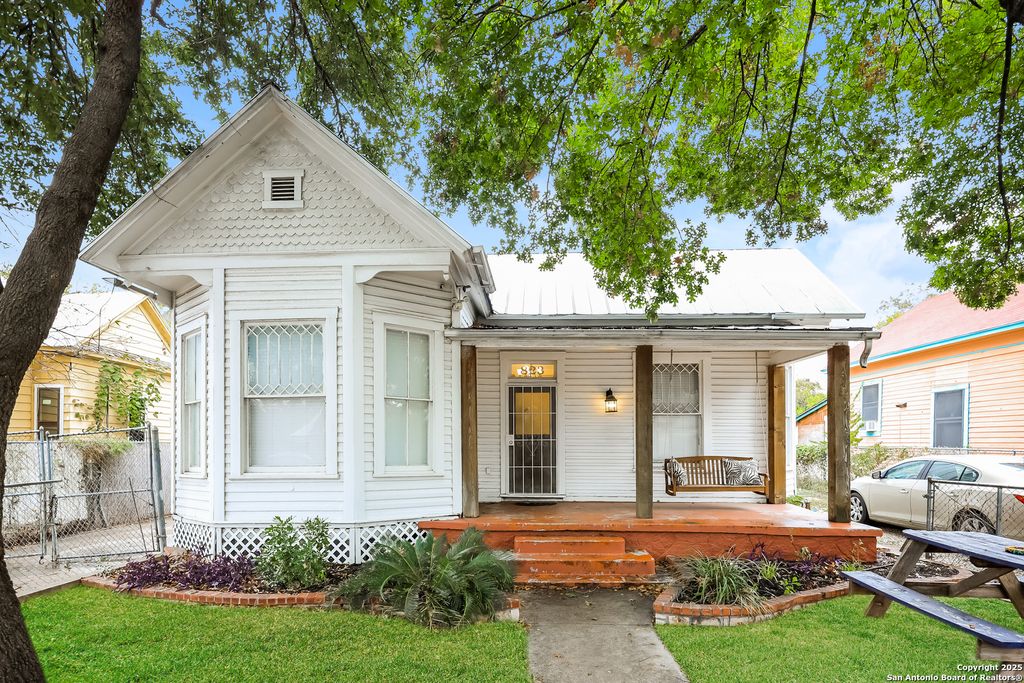 Photo of 823 W Euclid 4 #4, San Antonio, TX 78212 (MLS # 1925982)