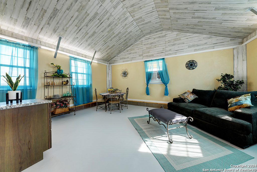 Stockdale, Texas 78160, United States, 1 Bedroom Bedrooms, ,2 BathroomsBathrooms,Residential,Pending,36684