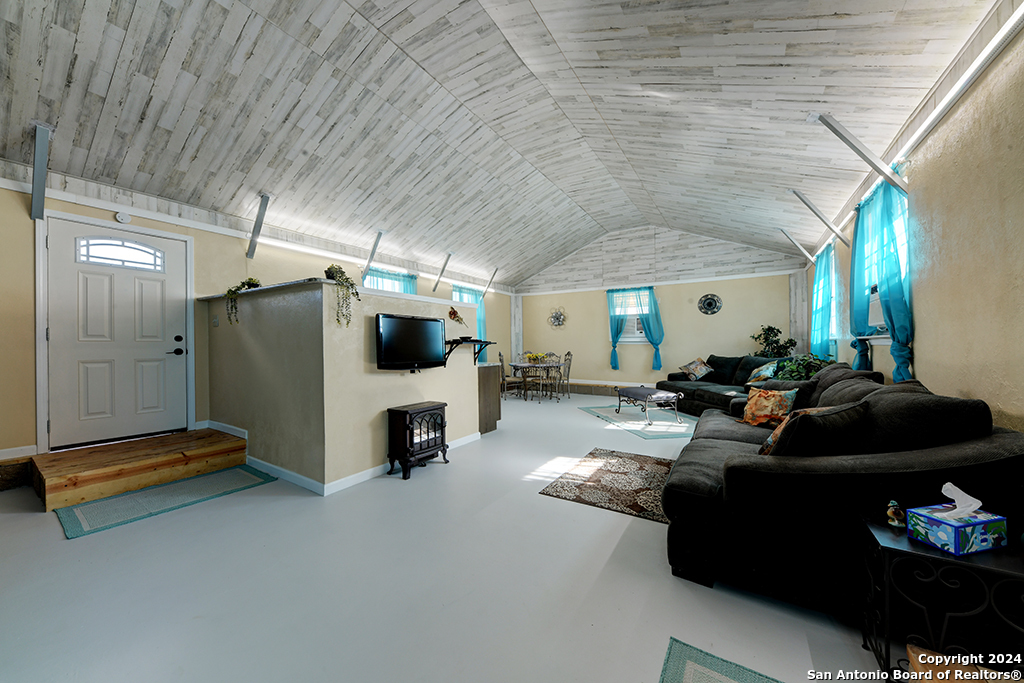 Stockdale, Texas 78160, United States, 1 Bedroom Bedrooms, ,2 BathroomsBathrooms,Residential,Pending,36684