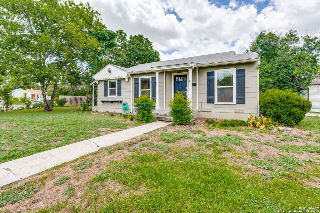Photo of 106 Field Crest Dr, San Antonio, TX 78209 (MLS # 1868243)
