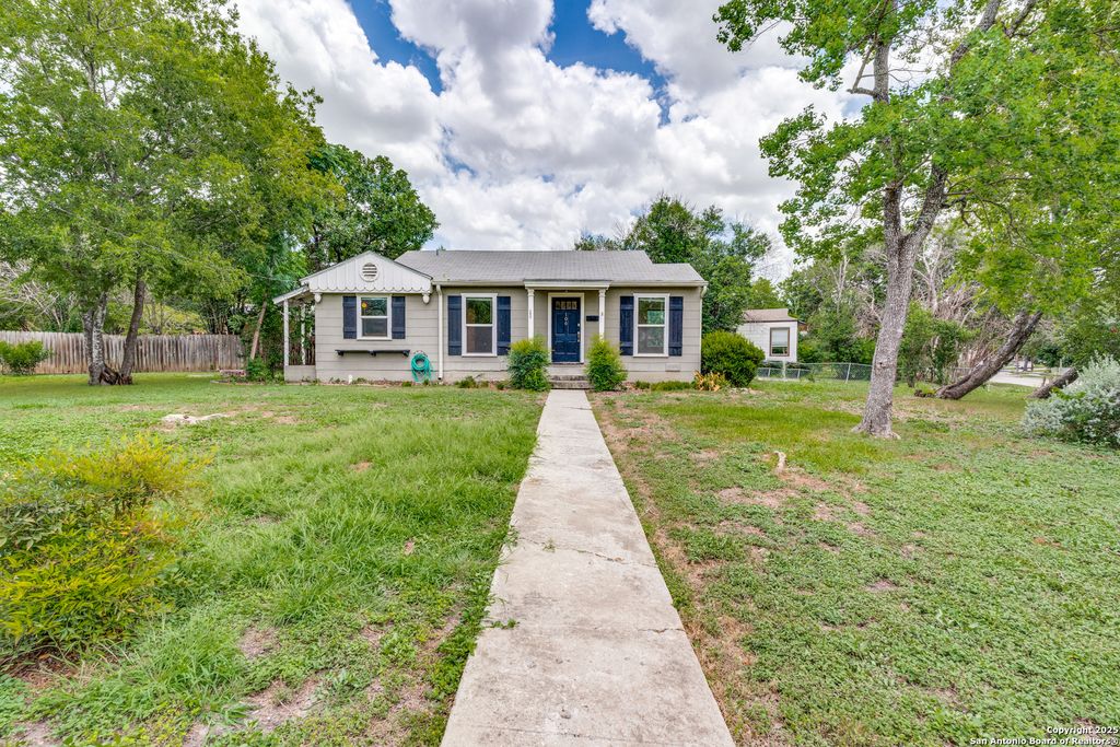 Photo of 106 Field Crest Dr, San Antonio, TX 78209 (MLS # 1868243)