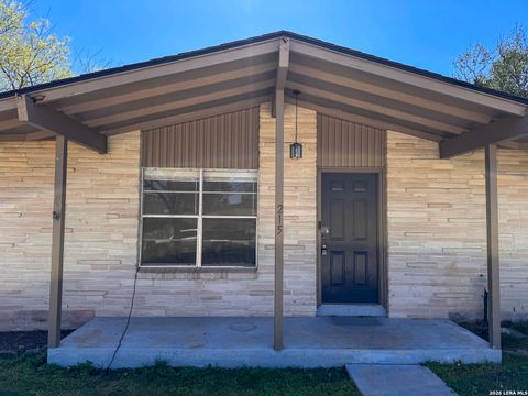 Photo of 215 Oak Park, Boerne, TX 78006 (MLS # 1953039)