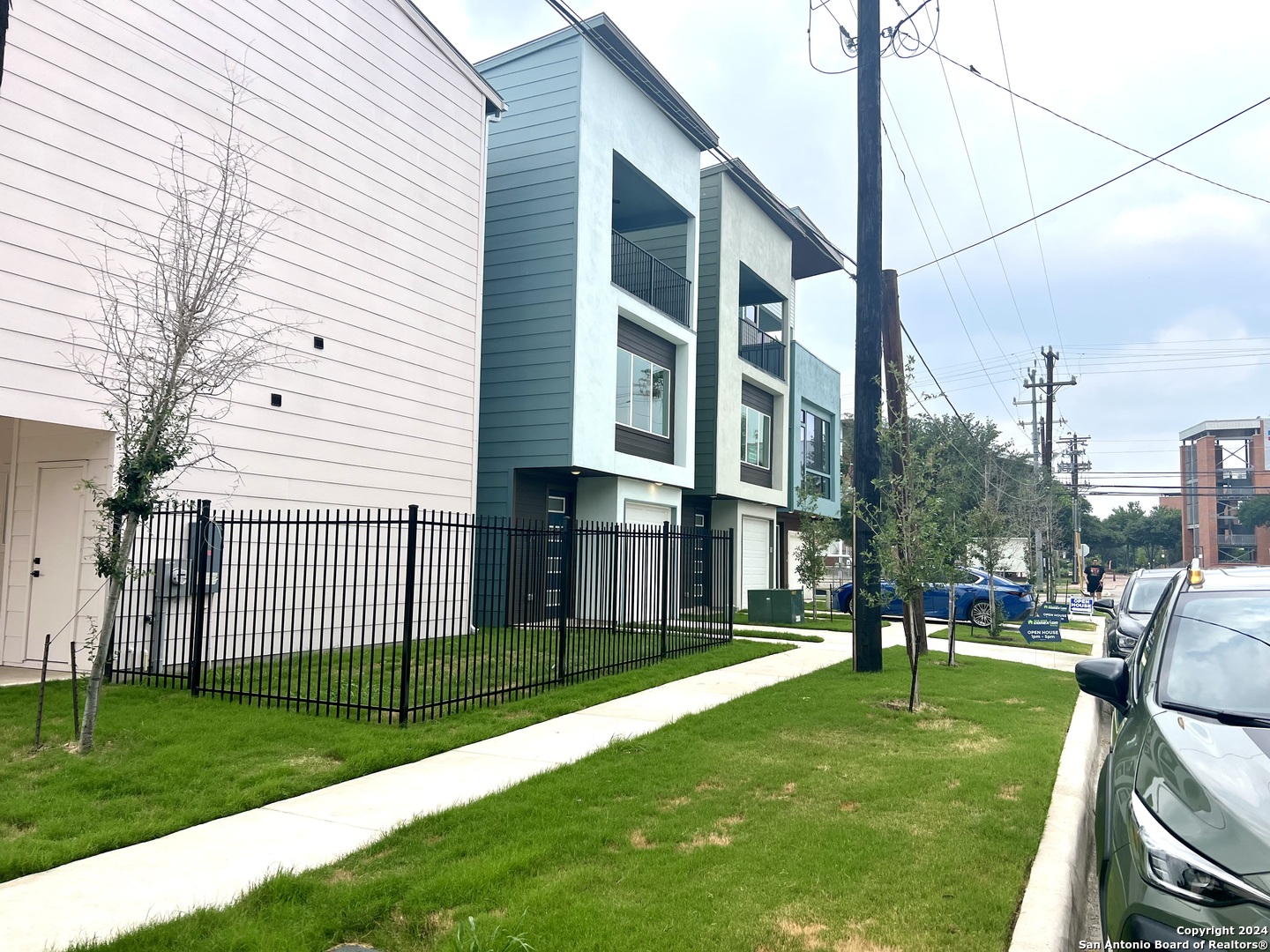 310 W Evergreen St #114