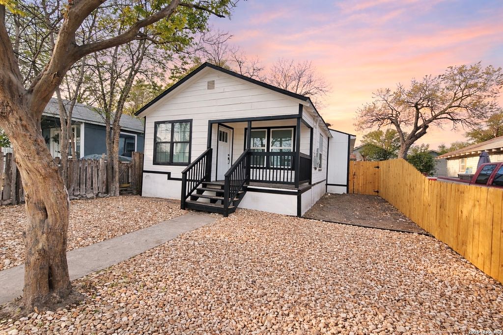 Photo of 215 E Lubbock, San Antonio, TX 78204 (MLS # 1950065)