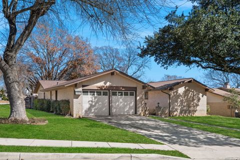 Photo of 335 Madrid, Universal City, TX 78148 (MLS # 1939842)
