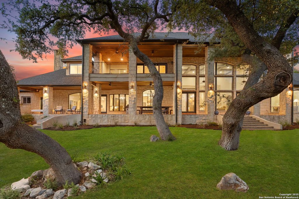 Photo of 113 Carino Cv, Boerne, TX 78006 (MLS # 1947772)