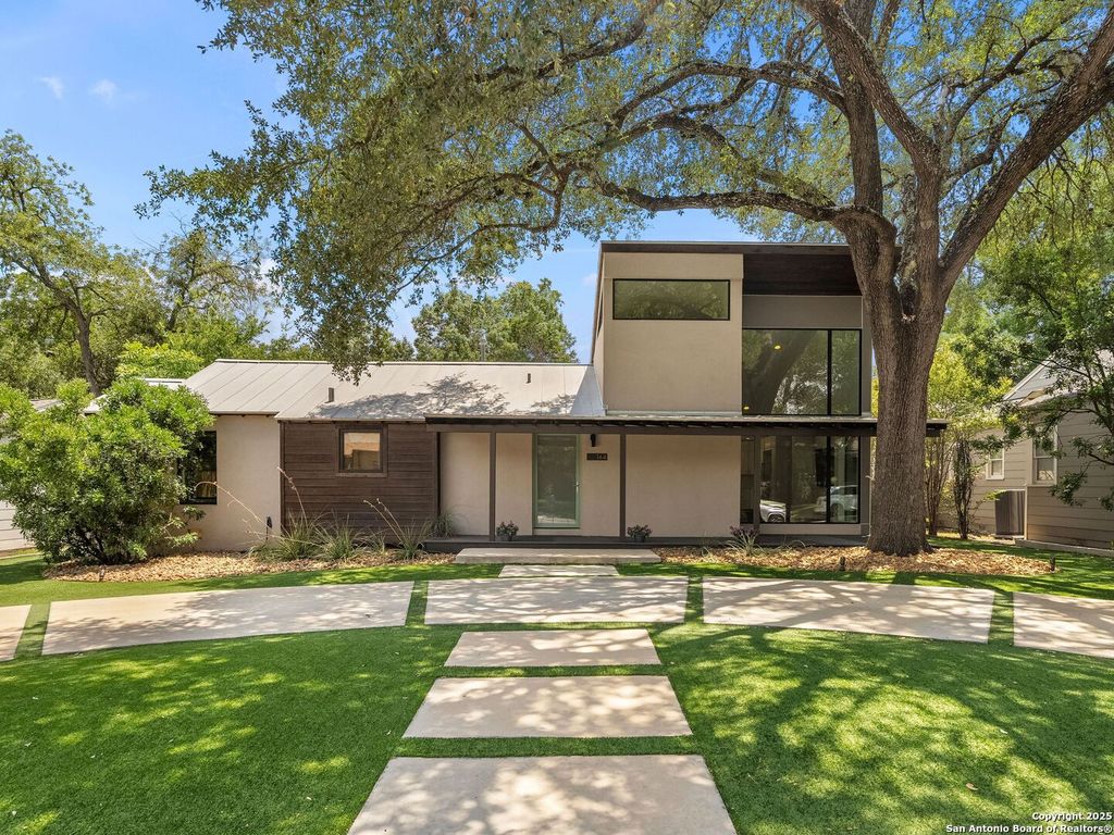 Photo of 144 E Oakview Place, San Antonio, TX 78209 (MLS # 1891154)