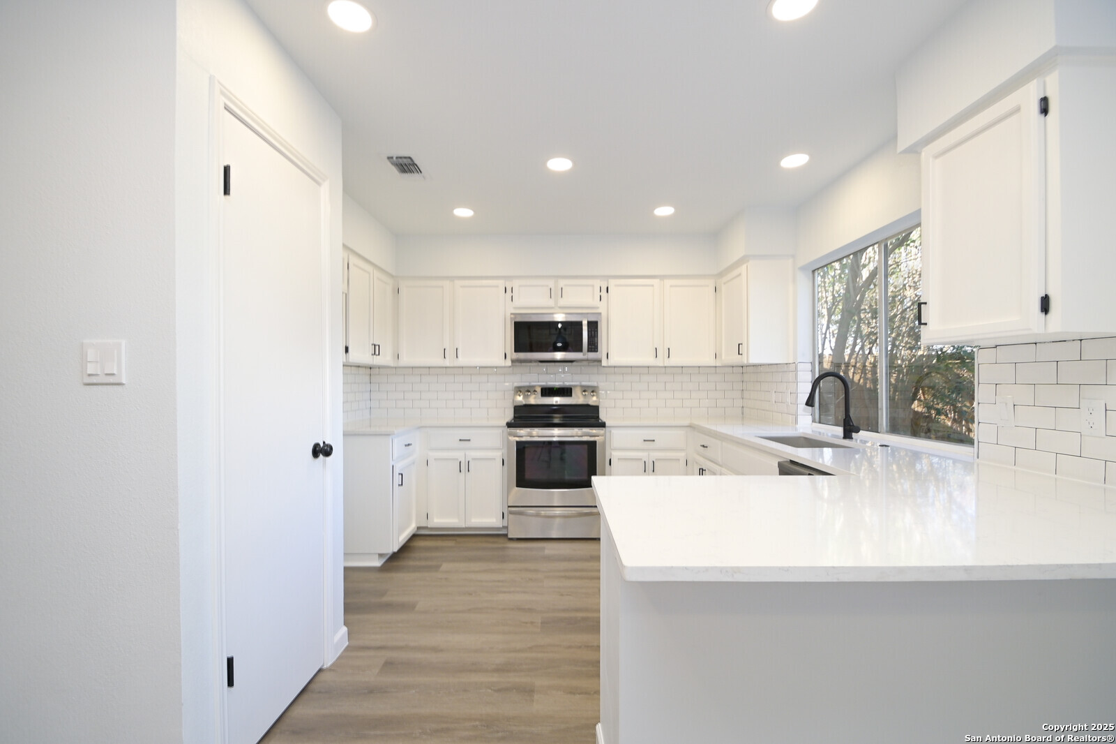 Universal City, Texas 78148, United States, 2 Bedrooms Bedrooms, ,2 BathroomsBathrooms,Residential,Pending,20216