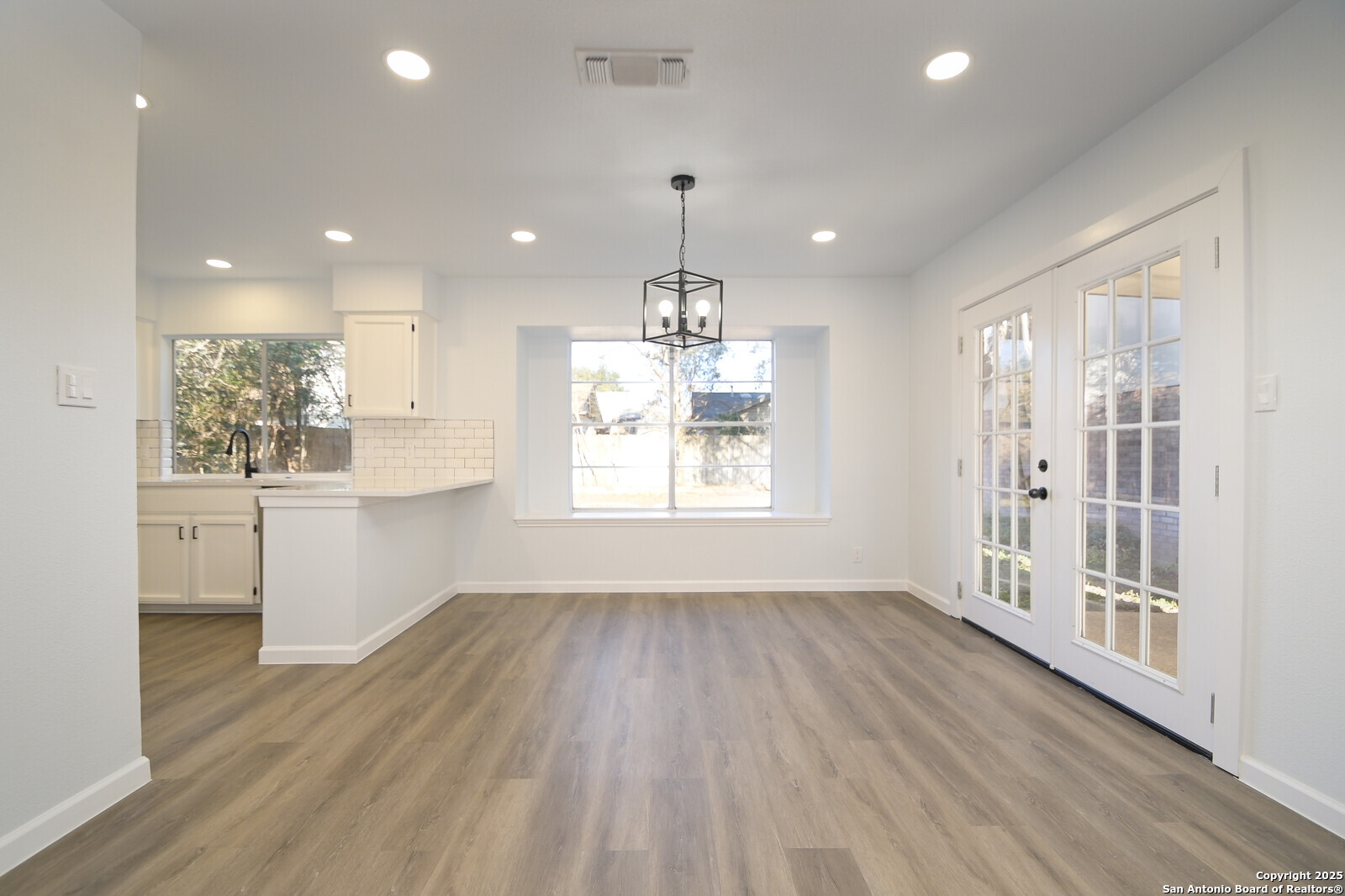 Universal City, Texas 78148, United States, 2 Bedrooms Bedrooms, ,2 BathroomsBathrooms,Residential,Pending,20216