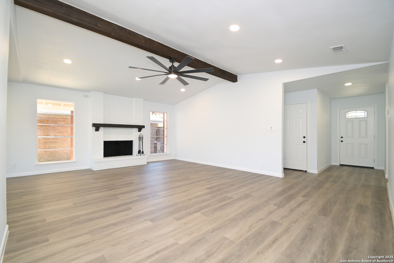 Universal City, Texas 78148, United States, 2 Bedrooms Bedrooms, ,2 BathroomsBathrooms,Residential,Pending,20216