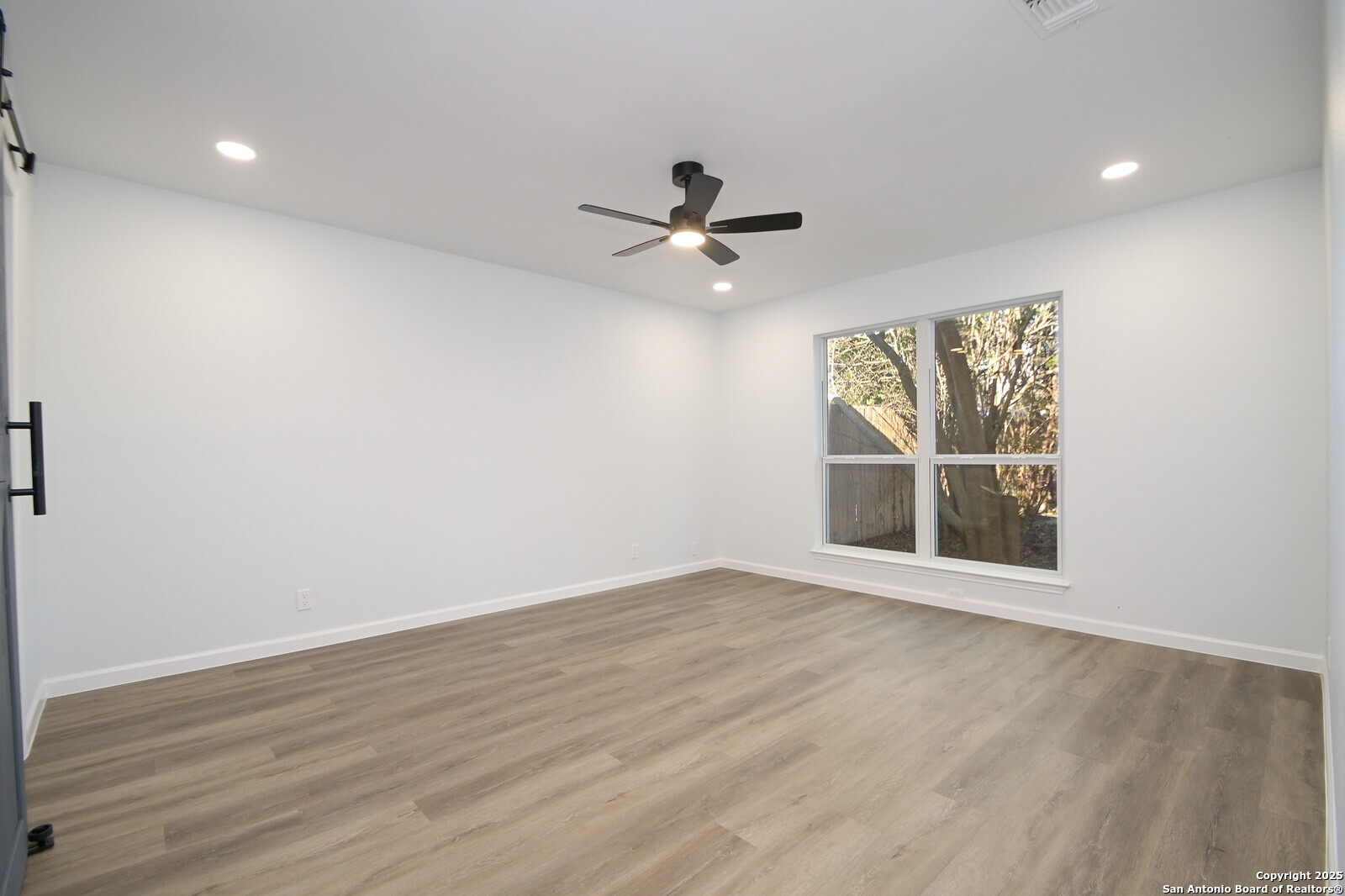 Universal City, Texas 78148, United States, 2 Bedrooms Bedrooms, ,2 BathroomsBathrooms,Residential,Pending,20216