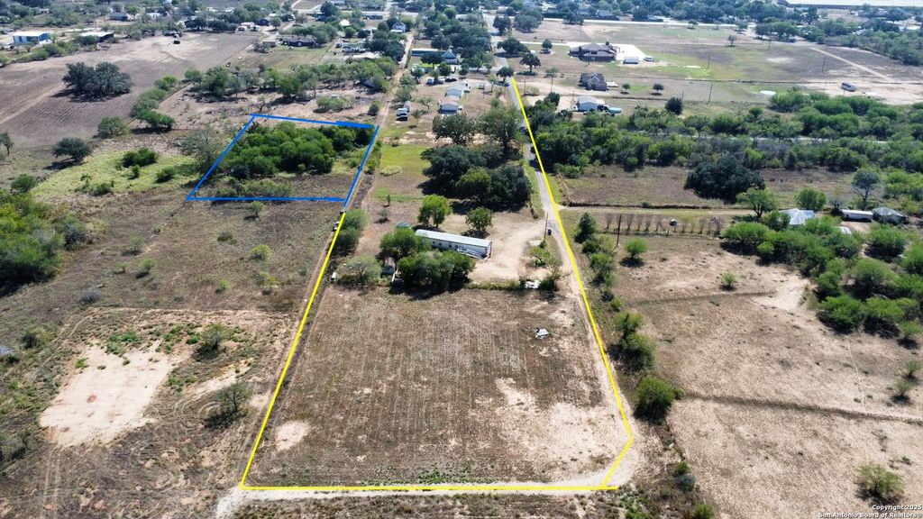 Photo of 116 Tecolote Ln, Floresville, TX 78114 (MLS # 1919255)