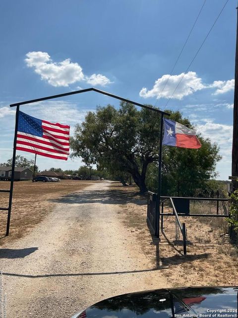 636 FM 2790 Lytle TX 78052