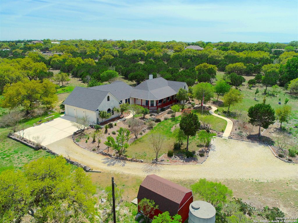 Photo of 110 HOSKINS TRAIL, Boerne, TX 78006 (MLS # 1947484)