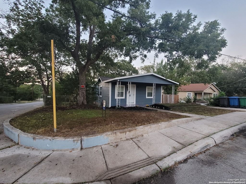 Photo of 203 Anderson, San Antonio, TX 78203 (MLS # 1877302)