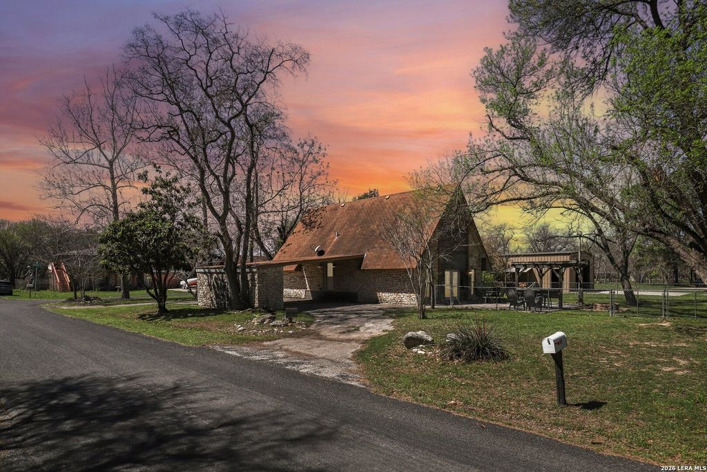 Photo of 122 Nueces, Seguin, TX 78155 (MLS # 1951203)