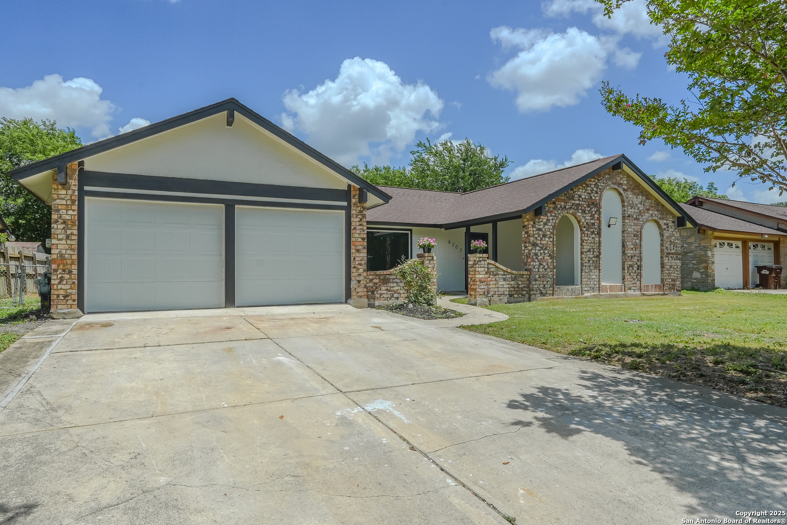 6707 Lake Cliff