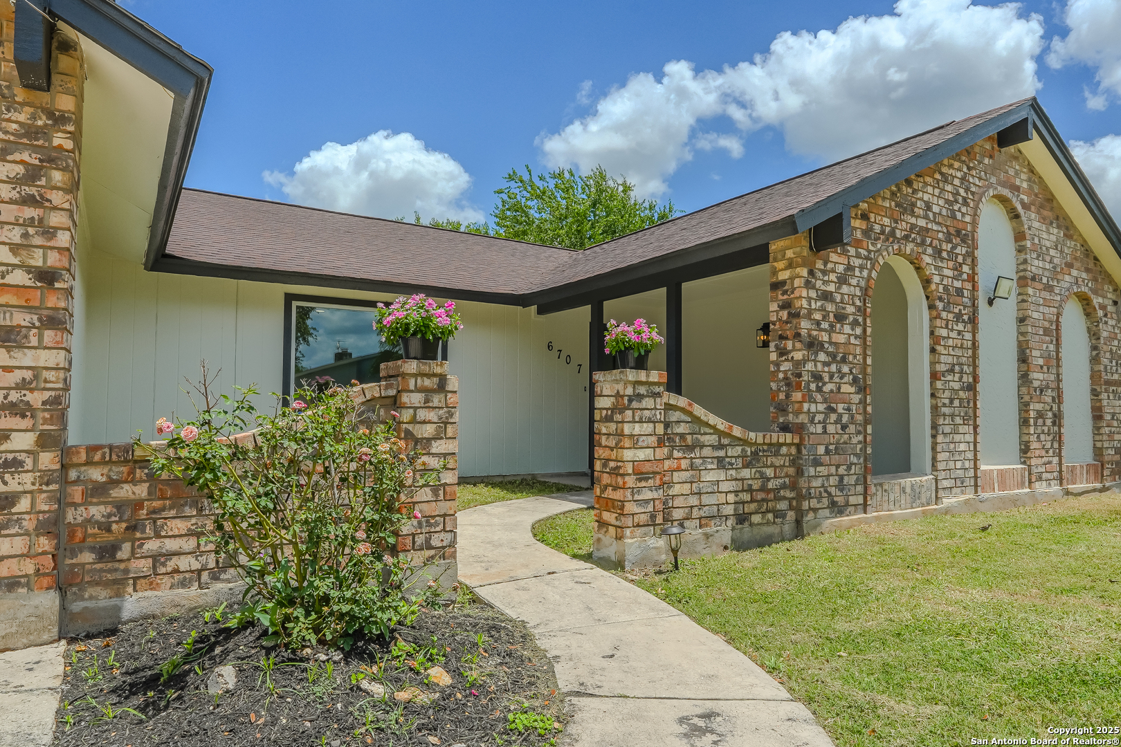 6707 Lake Cliff