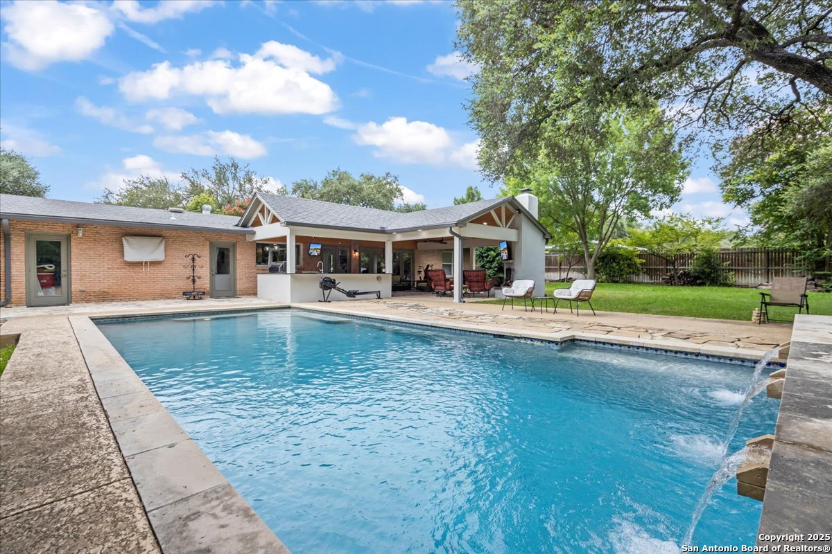204 Carolwood