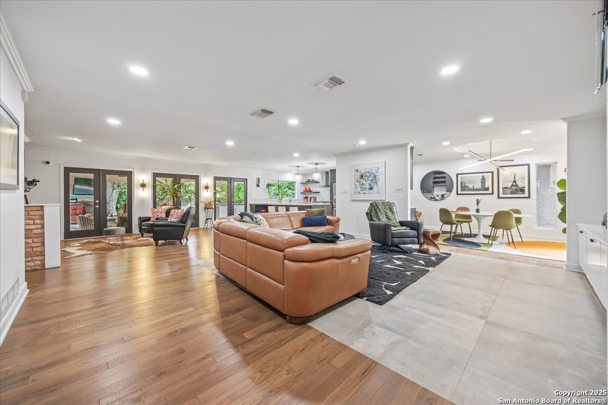 204 Carolwood