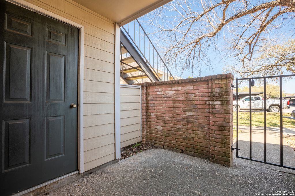 Photo of 11610 Vance Jackson Rd 1095 #1095, San Antonio, TX 78230 (MLS # 1929921)