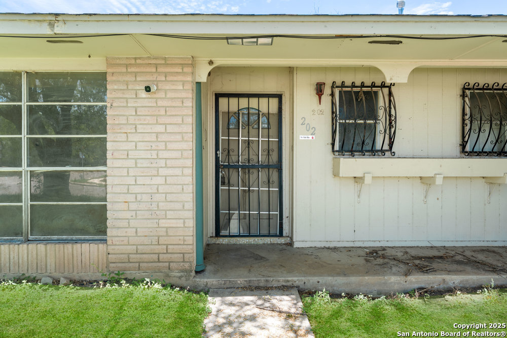 202 Estate Dr