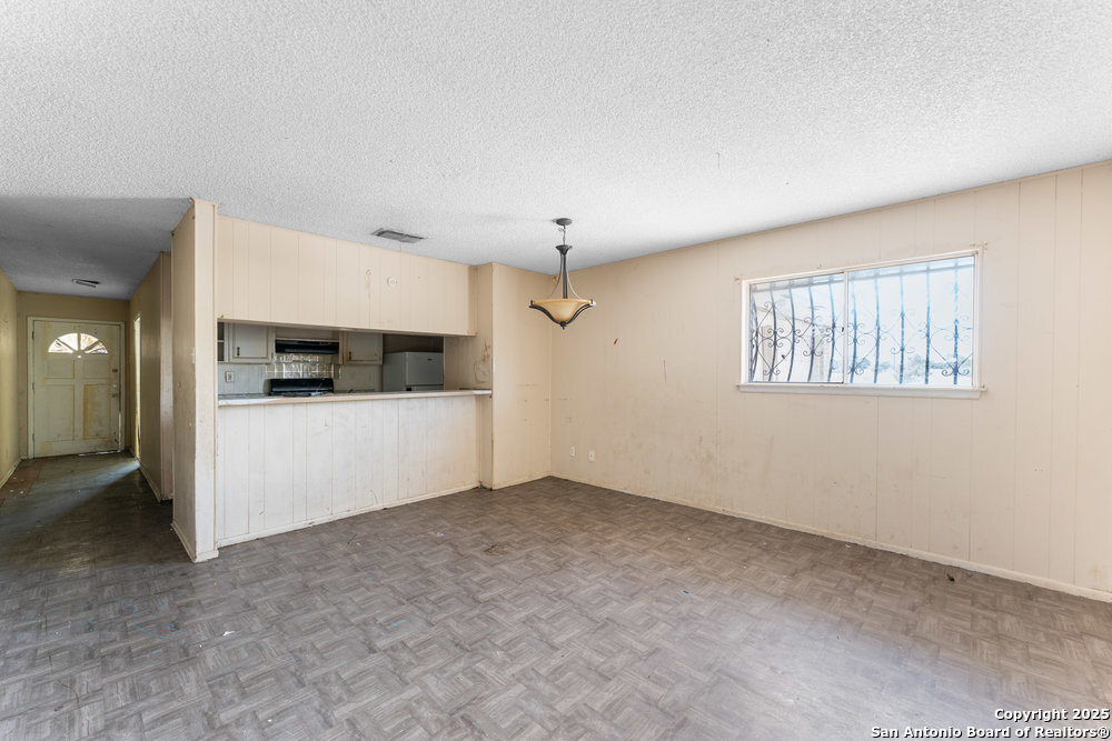 202 Estate Dr